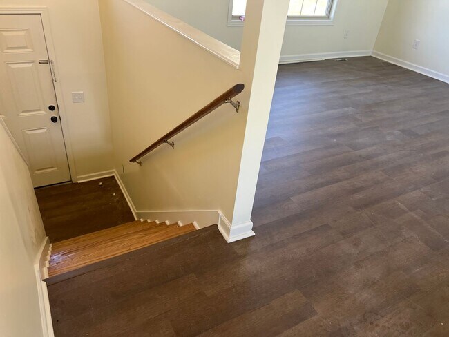 Building Photo - 3 bedroom / 2 bath + den located in Jonesborough