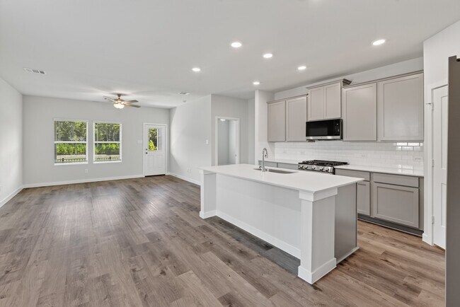 Building Photo - 7762 Bergamot Cir