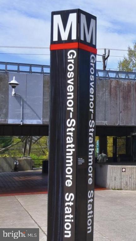 Building Photo - 10401 Grosvenor Pl