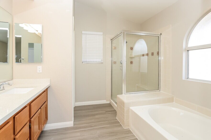 Building Photo - 3728 Dauntless