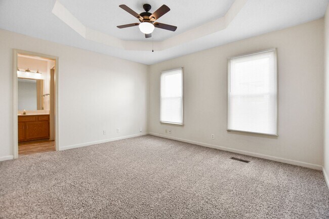 Building Photo - Three Bedroom in Sango!
