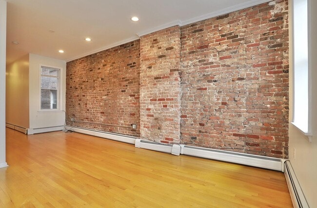 Building Photo - 273 Webster Ave