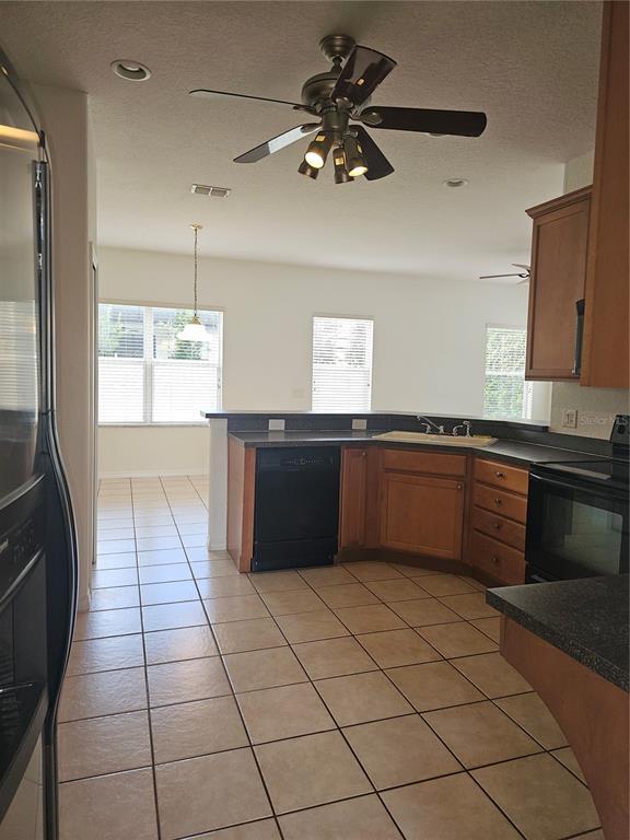 Building Photo - 350 Lake Amberleigh Dr