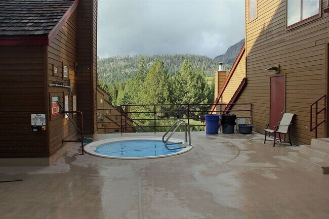 Building Photo - Fully Remodeled 1BD + Private Bunk Room | 2BA | Aspen Creek – $3,100/Month