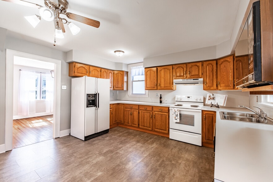 Building Photo - 1617 Cloverleaf St