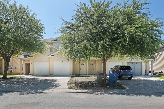 Building Photo - Kingsbury Townhome Northwest Medical Cente...