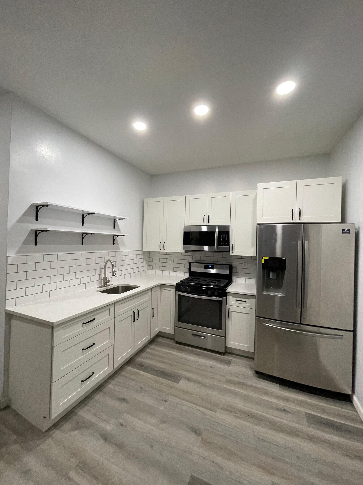 Building Photo - 410 5th St