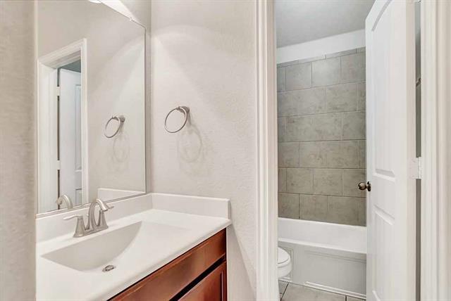 Building Photo - 183 Balfour Dr