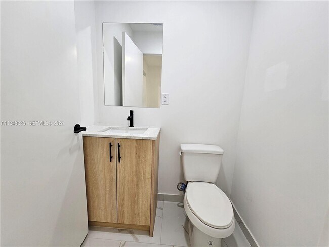 Building Photo - 215 NW 13th Pl