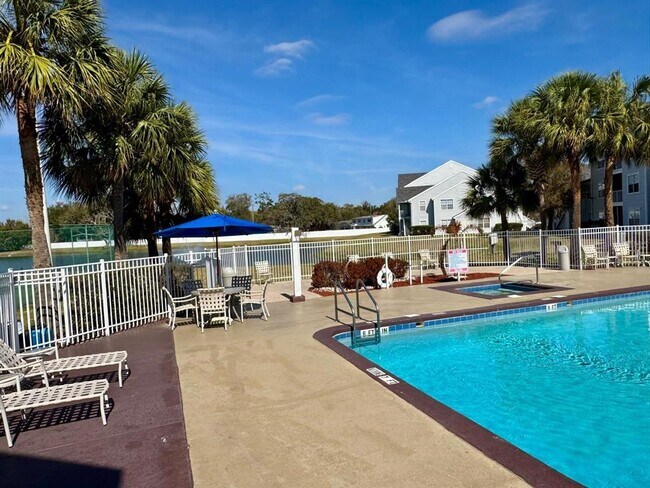 Building Photo - 1222 Bermuda Lakes Ln