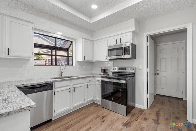 Building Photo - 101 N Kings Canyon Dr