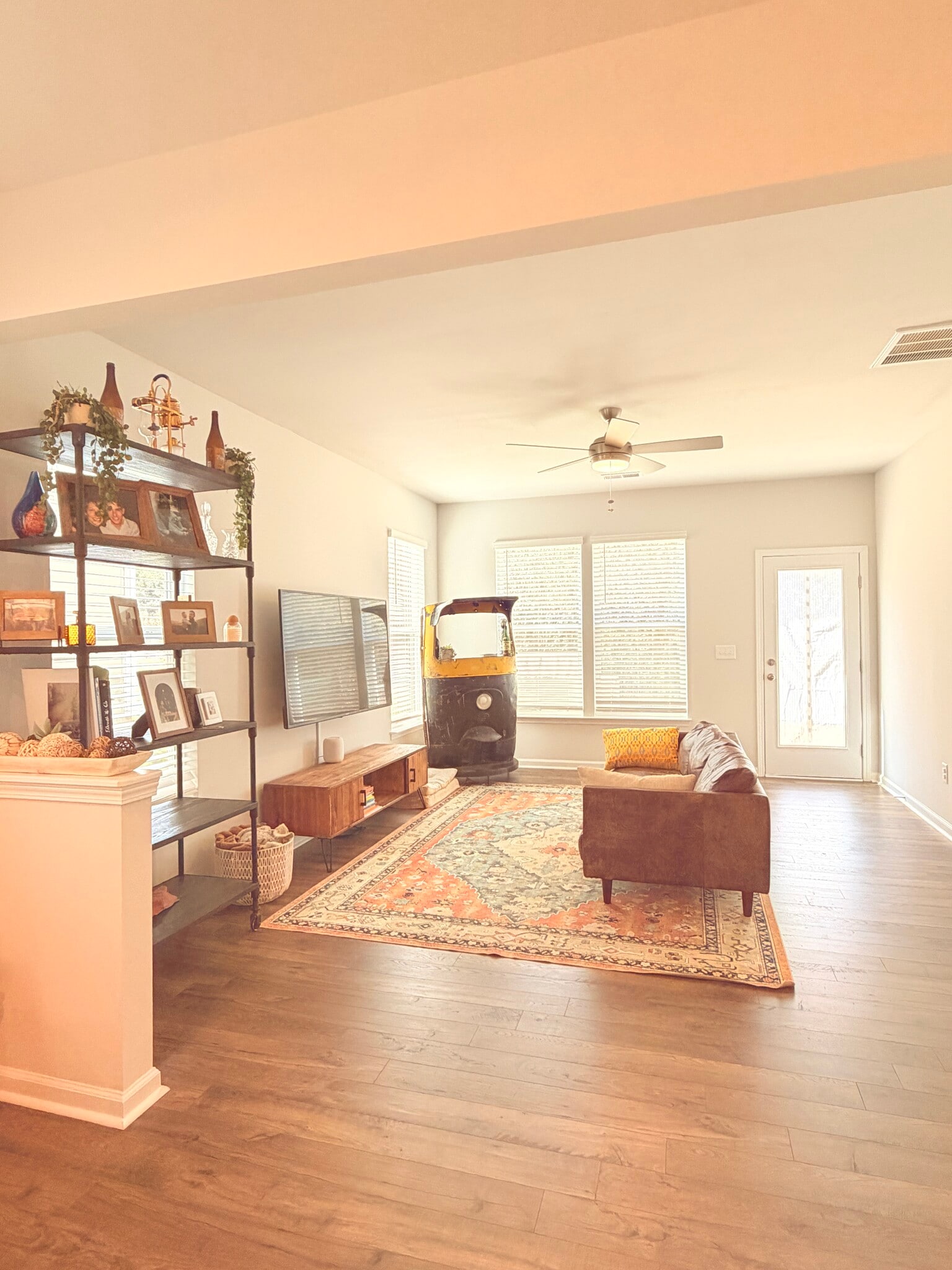 Living space - 306 Poinsett Bridge Way