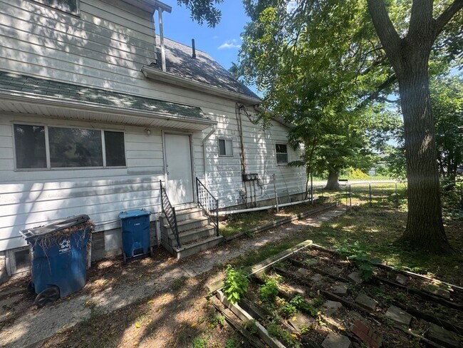 Building Photo - 407 Idaho Ave