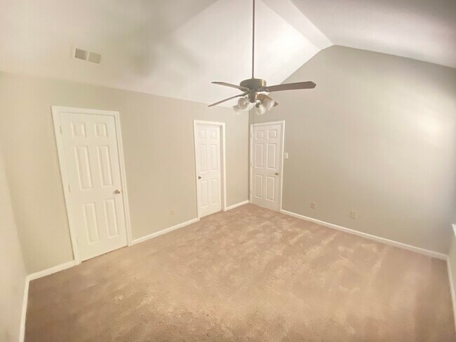 Building Photo - 5541 Oak Branch Cir - Available Now!