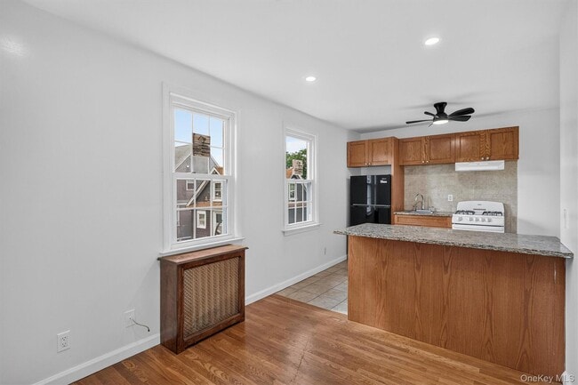 Building Photo - 72 Bayard St