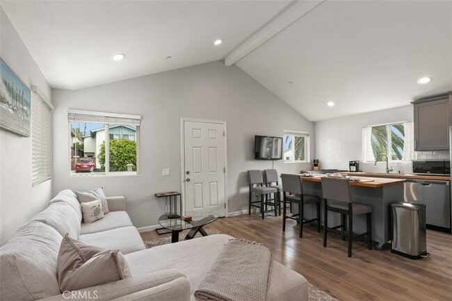 Building Photo - 33895 Alcazar Dr