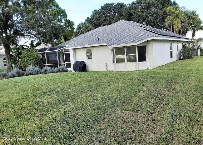 Building Photo - 3711 Peacock Dr