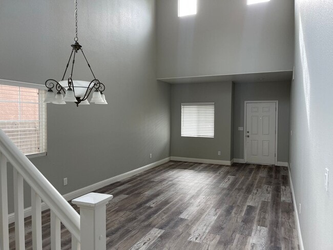 Building Photo - Beautiful 4 Bedroom 3 Bathroom with a pool