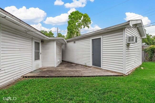 Building Photo - 4056 Beech St