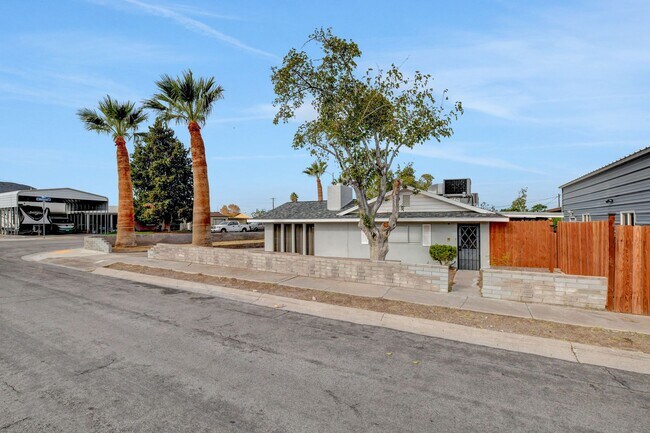 Building Photo - UNIQUE SINGLE FAMILY HOME! - No HOA, Car Lift, RV Parking and Nice Backyard