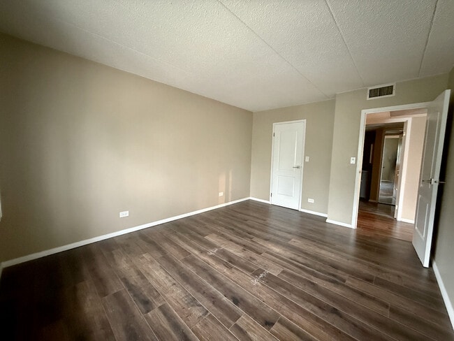 Building Photo - 3851 N Parkway Dr