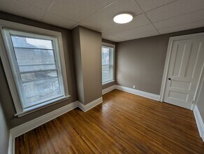 Building Photo - 29 Strathallan Park