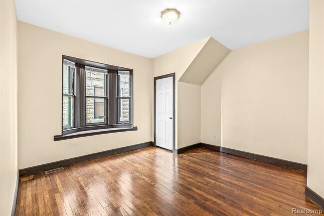 Building Photo - 739 Delaware St