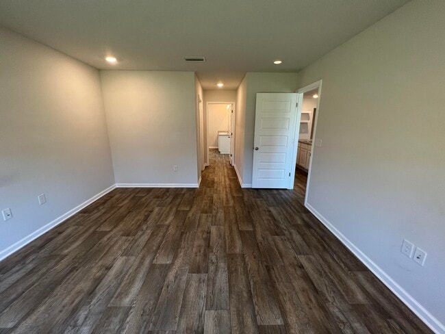 Building Photo - 399 This Way