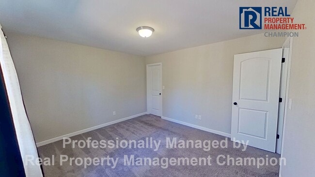 Building Photo - Spacious 3 BD/2.5 BA Home with Office Featuring Open Floorplan