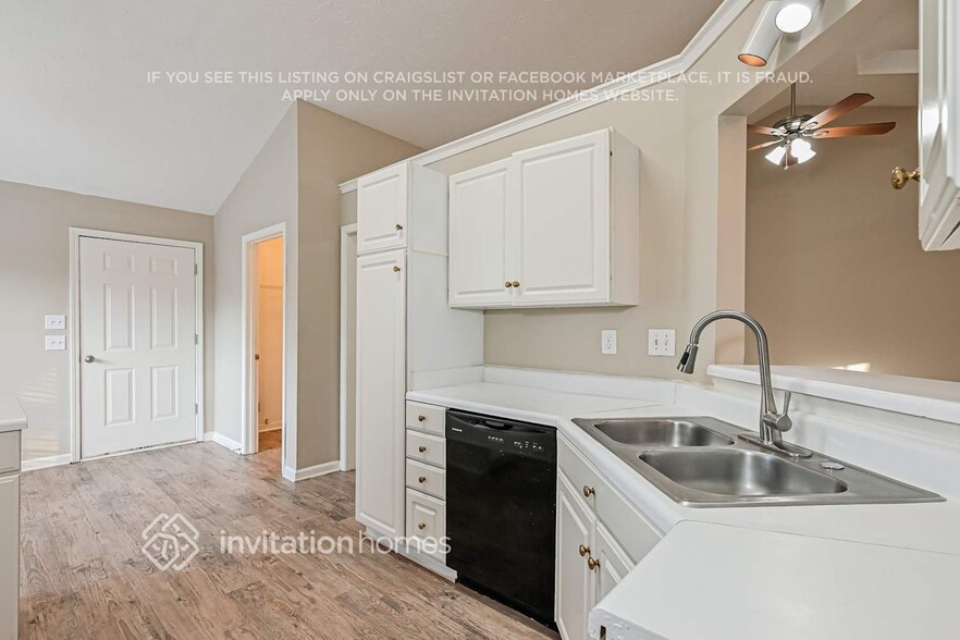 Building Photo - 805 Avalon Forest Dr NW