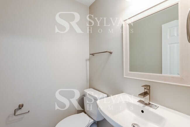 Building Photo - Prepare to fall in love with this 4 bedroom, 2.5 bathroom home