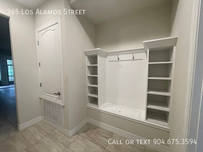 Building Photo - 365 Los Alamos St