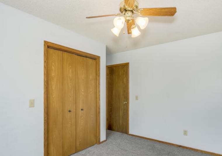 Building Photo - 142 E. Wood