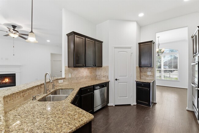 Building Photo - 212 Fallow Buck Ct