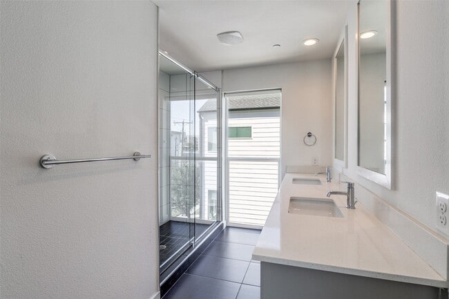 Building Photo - 1430 Grigsby Ave