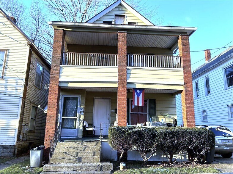 Building Photo - 548 E 7th St