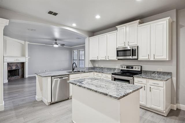 Building Photo - 813 Lake Forest Trl