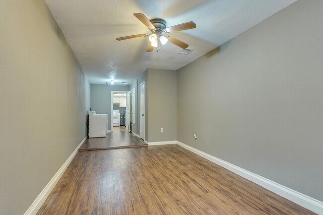 Building Photo - 16041 Stoneham Cir