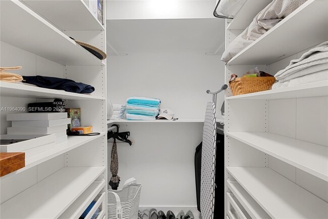 Building Photo - 345 Ocean Dr