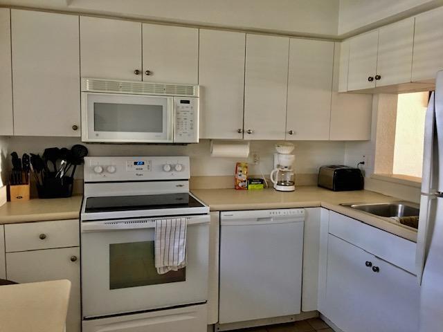 kitchen - 8313 Bernwood Cove Loop