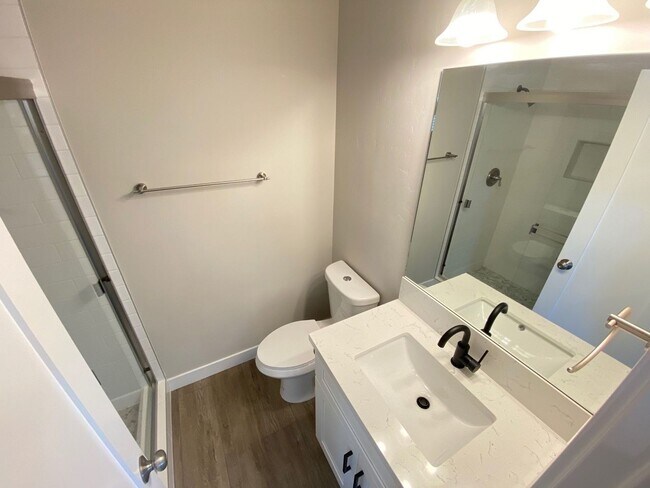 Building Photo - 4BD/2BA with designated yard space!