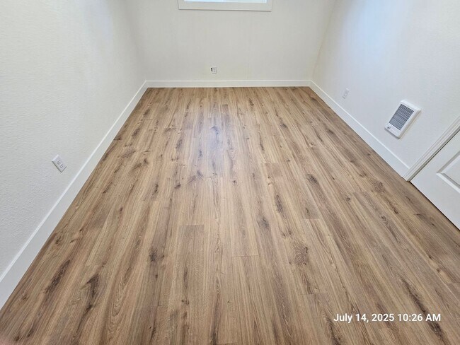 Building Photo - 408-410 SW Elmwood Ave