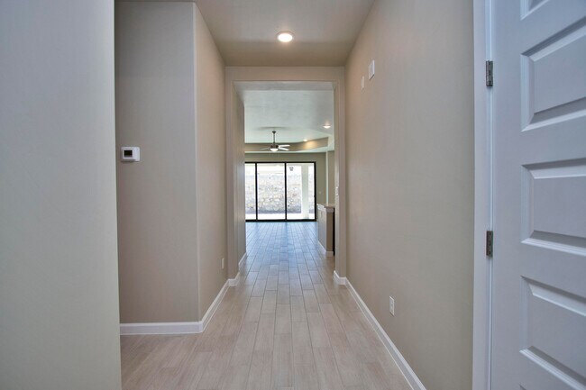 Building Photo - 729 C. Escondida