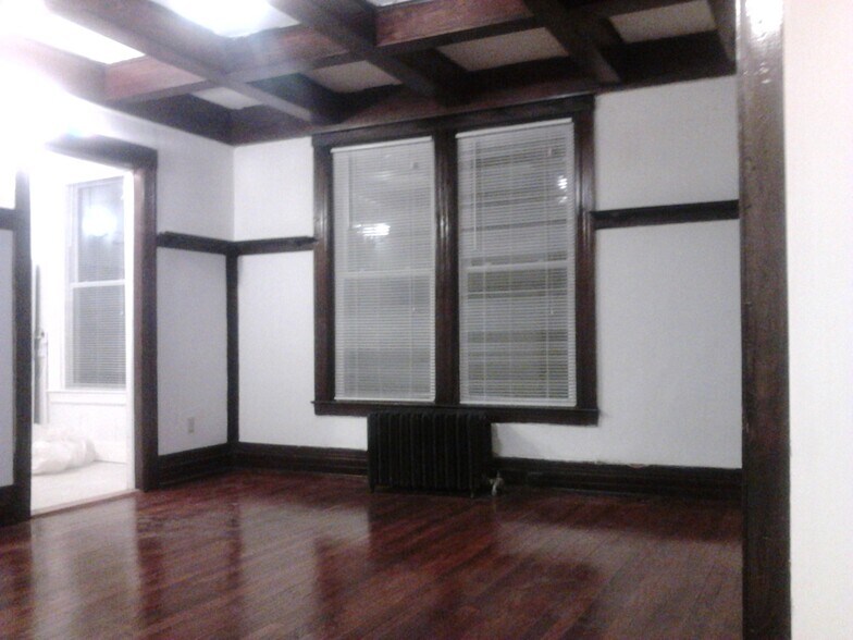 Building Photo - 130 College Pl
