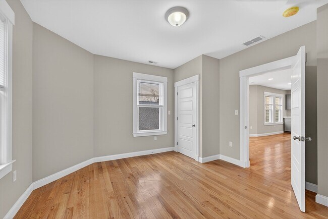 Building Photo - 42 Almont St