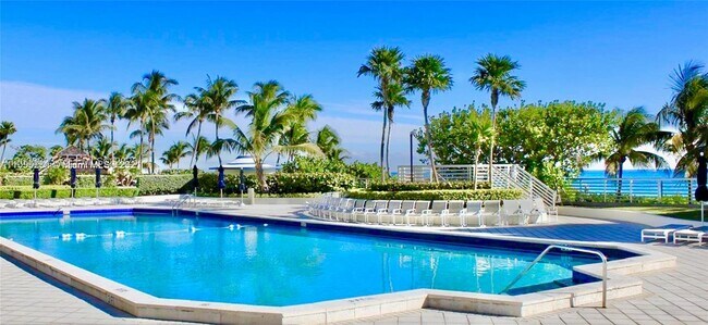 Building Photo - 5151 Collins Ave