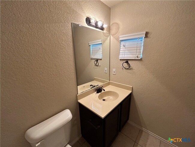 Building Photo - 665 Creekside Cir