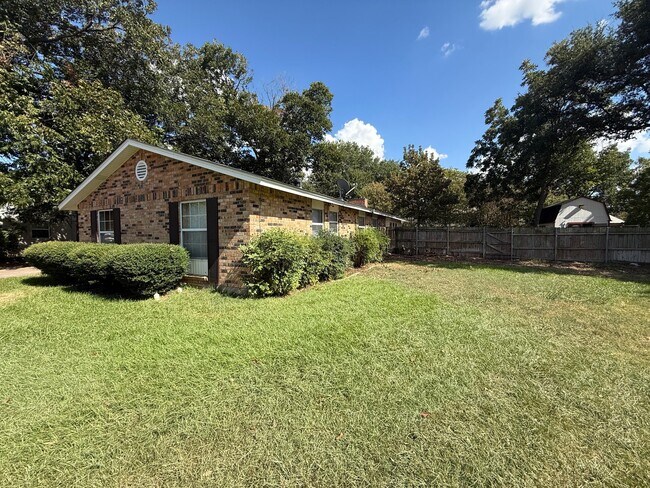 Building Photo - 2604 Squire St