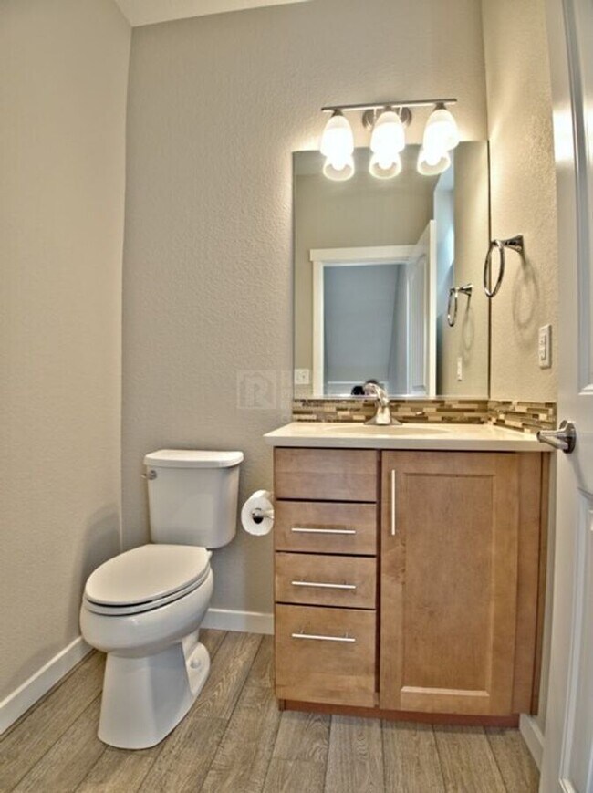 Building Photo - 1374 Sunshine Vly Wy