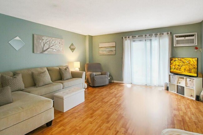 Building Photo - 9 Strawberry Bank Rd